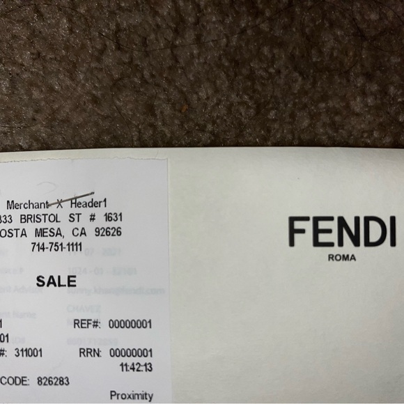 FENDI Poncho
Brown cashmere - Picture 7 of 8